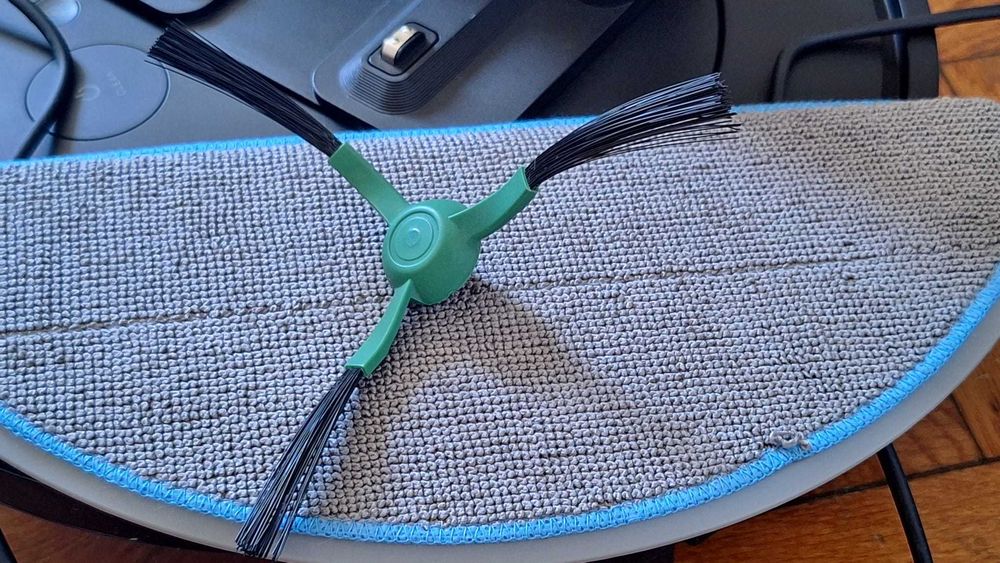 Aspirator Robot iRobot Roomba Combo Essential (Mop + Aspirare)