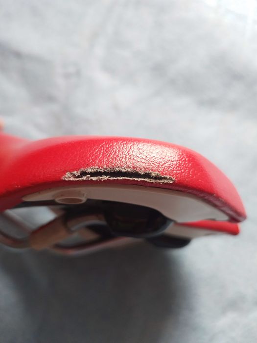 Продавам седалка за шосеен велосипед specialized test saddle