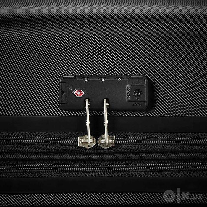 Чемоданы  Samsonite Evolve SE Hardside  цвет - Bass Black