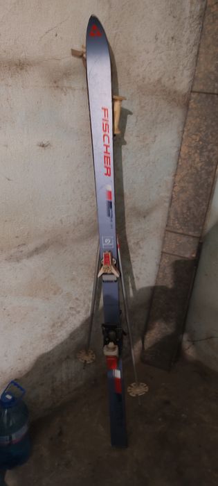 Продавам ски,щеки,обувки