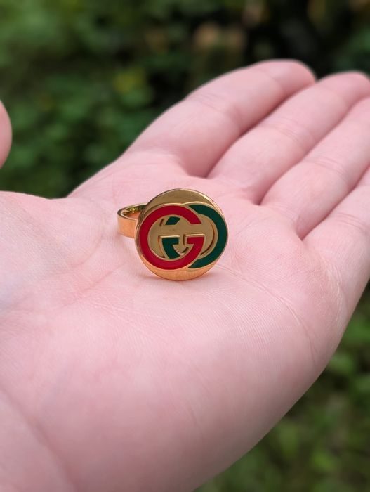 Vechi inel Gucci GG placat cu aur, cu email rosu si verde