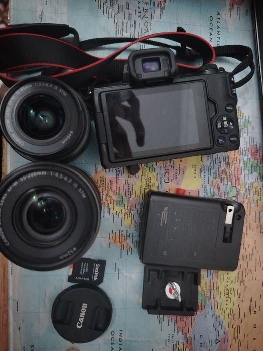 Canon EOS M50 qora
