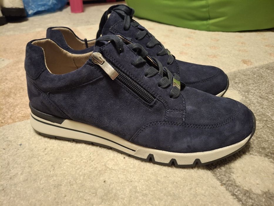 Adidasi piele noi marimea 38