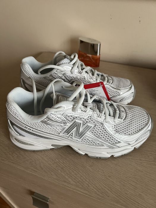 Продам кроссовки New balance 740