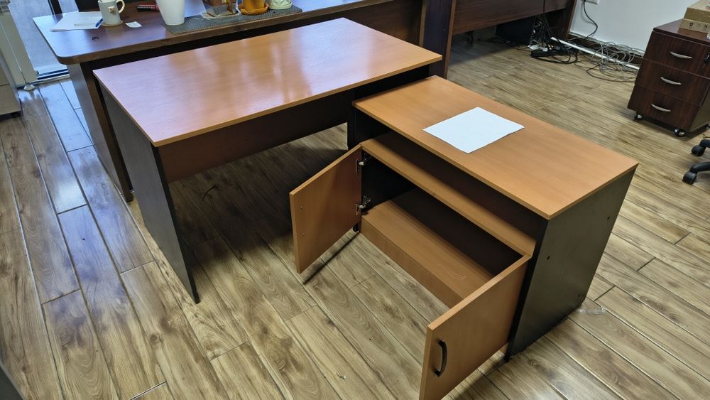 Офисный рабочий стол