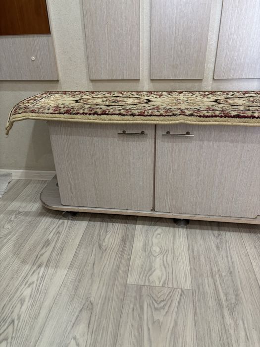 Продам  тумбу под обувь.