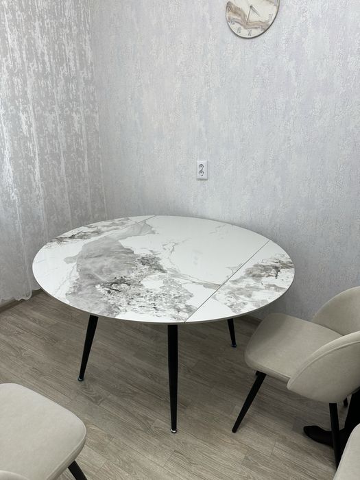 Кухонный стол и стулья