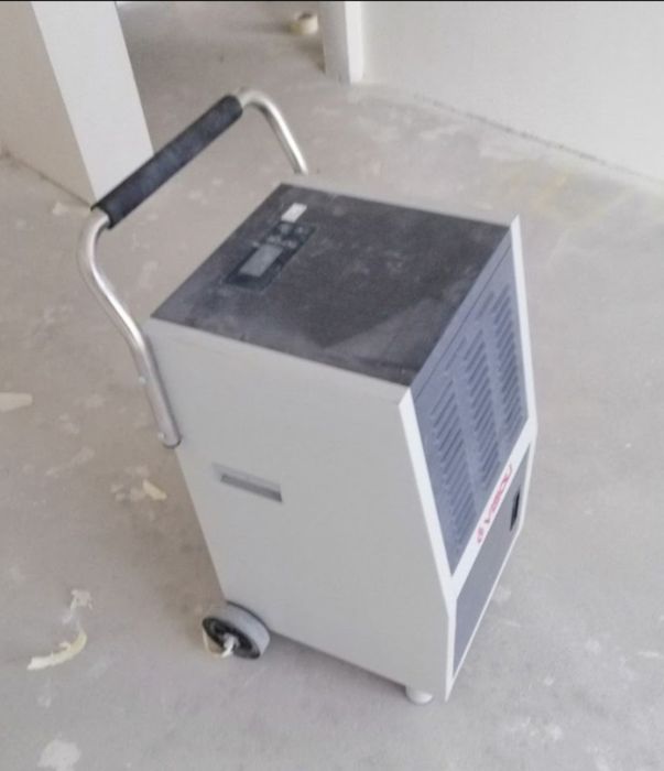 Inchiriez dezumidificatoare