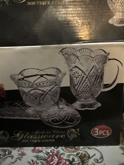 Сервизы, перечница и солнока, креманки