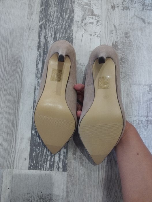 Нови дамски обувки с ток