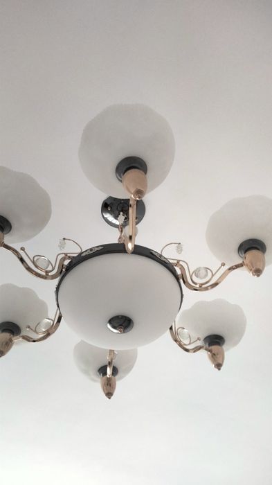 Продается люстра для интерьера