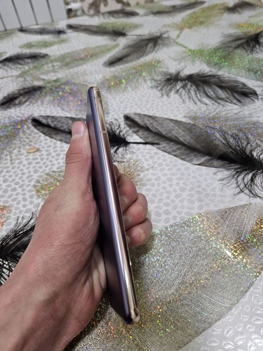 Samsung S21  holatile yahshi telefon ochilmagan usta kurmagan 100%