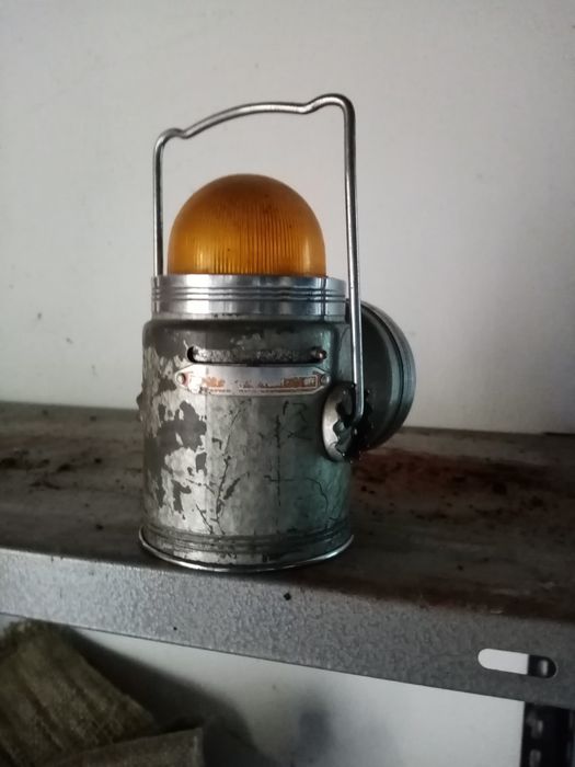 Vând lanternă veche funcționala.