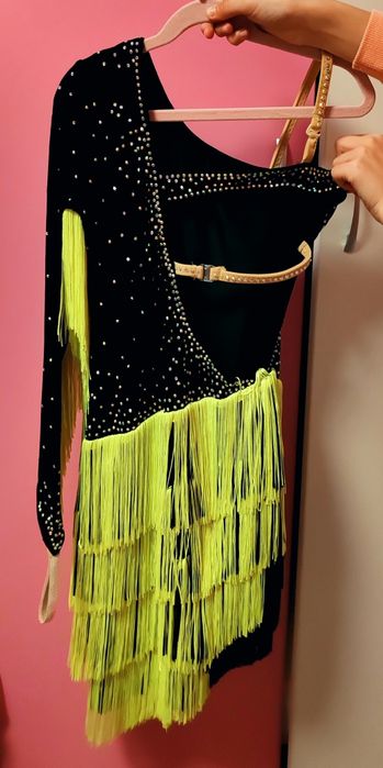 Rochiță spectaculoasă pentru micuța ta dansatoare!