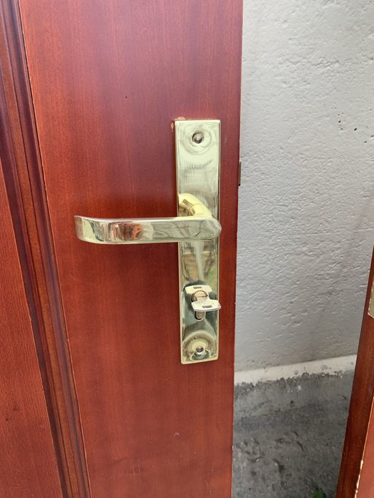 Двери деревянные