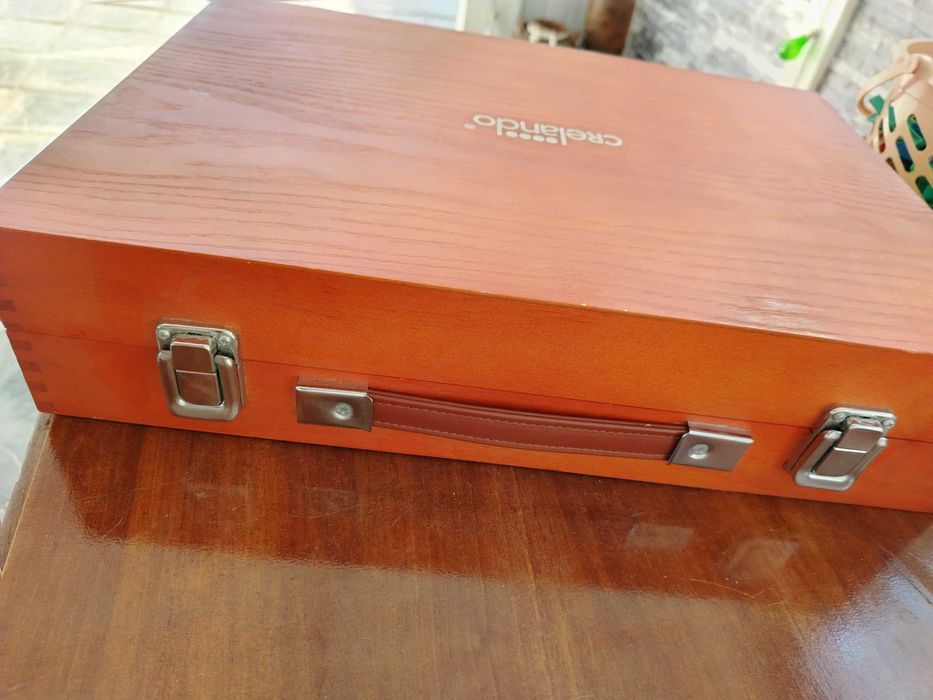 Куфар на 2нива с фулмастери бои пастели