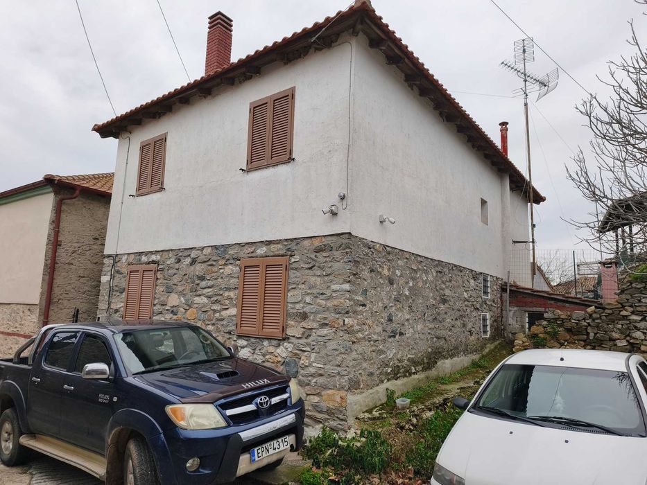 Продава къща с РЗП 154 м2 и двор 127 м2 в Стара Врасна, Гърция