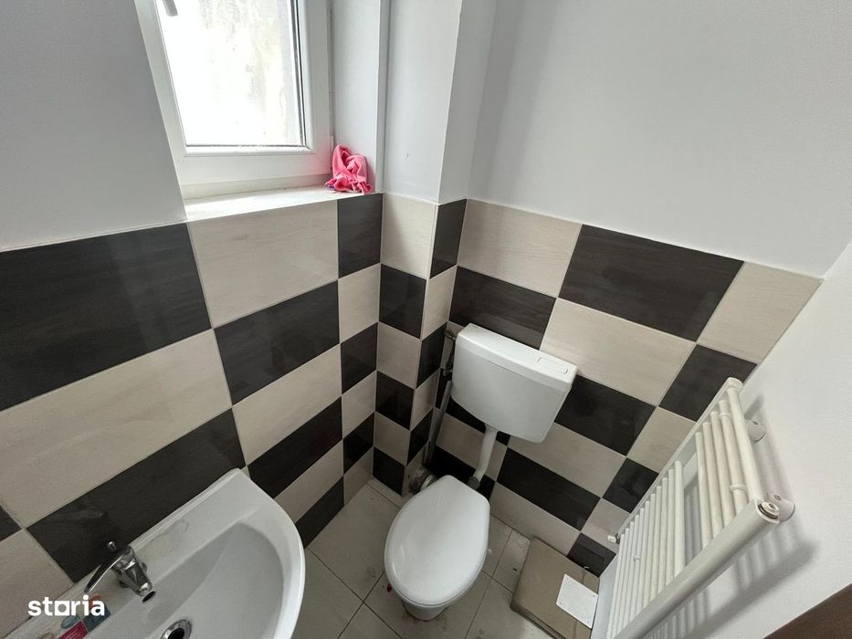 Spațiu comercial parter cu vitrină, central Ocna Sibiului
