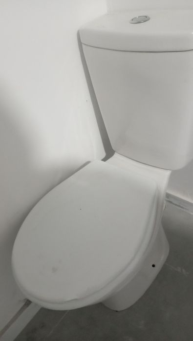 Унитаз рабочий  целый