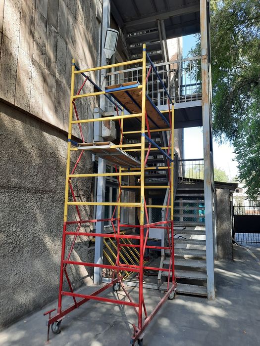 Вышка, леса на колесах