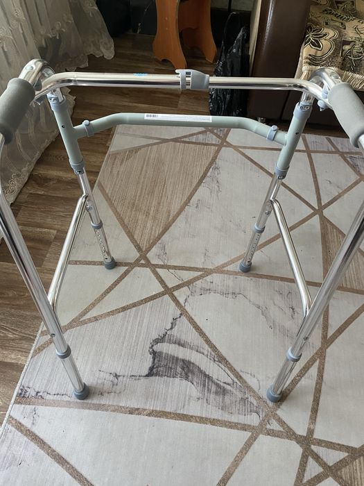 Продам инвалидные ходунки