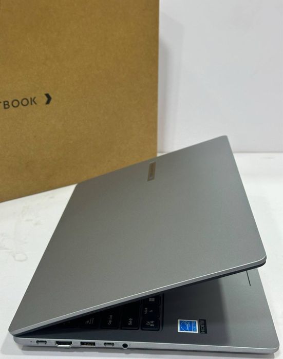 ASUS Expertbook