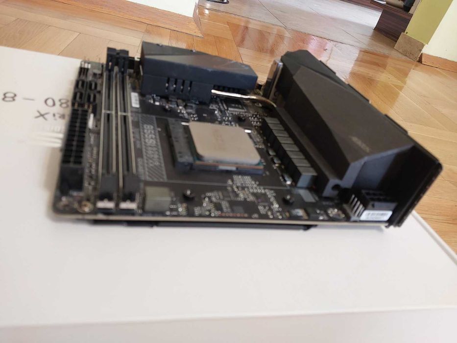 AMD Ryzen 7 3700X + Gigabyte B550i Aorus Pro AX Wi-Fi
