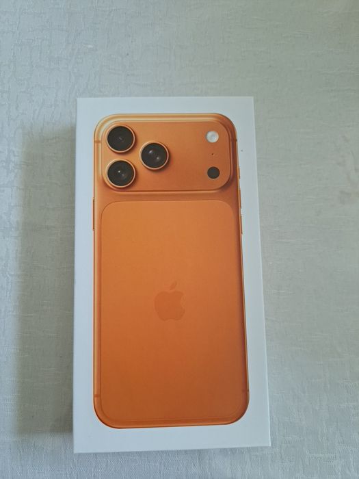 IPHONE XR, в корпусе 17pro 128GB