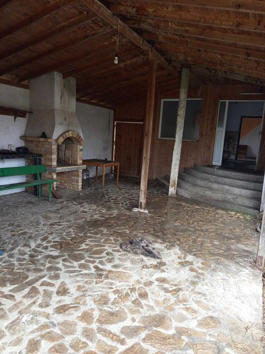 Продавам къща в село устрем