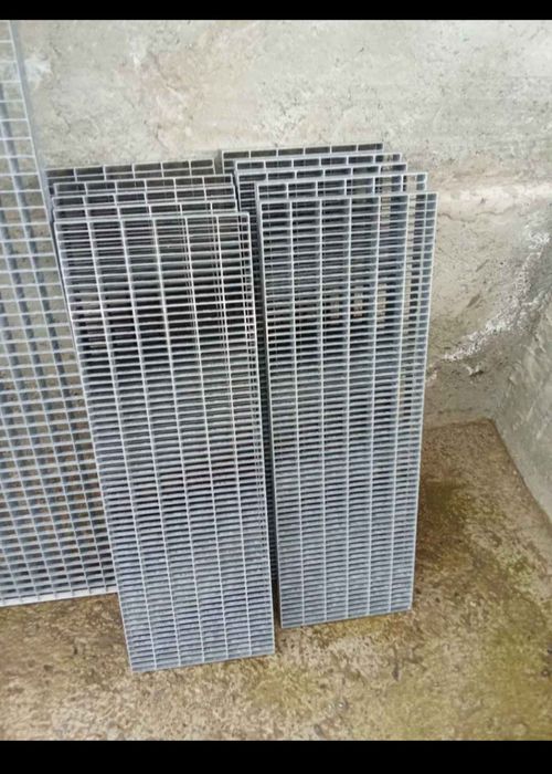 Trepte metalice și grătare zincate la dimensiunea dorita de client ofe