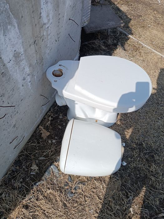 Унитаз б.у в хорошем состояний