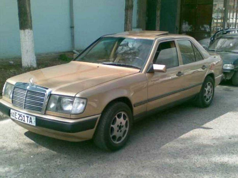 Продаётся Mercedes-Benz W124, 1988 года выпуска.