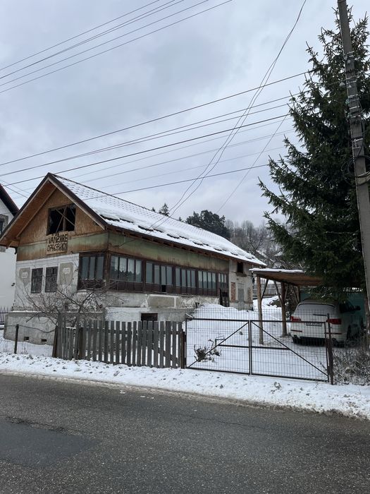 Vand casa cu 300m teren dragoslavele central 27000€