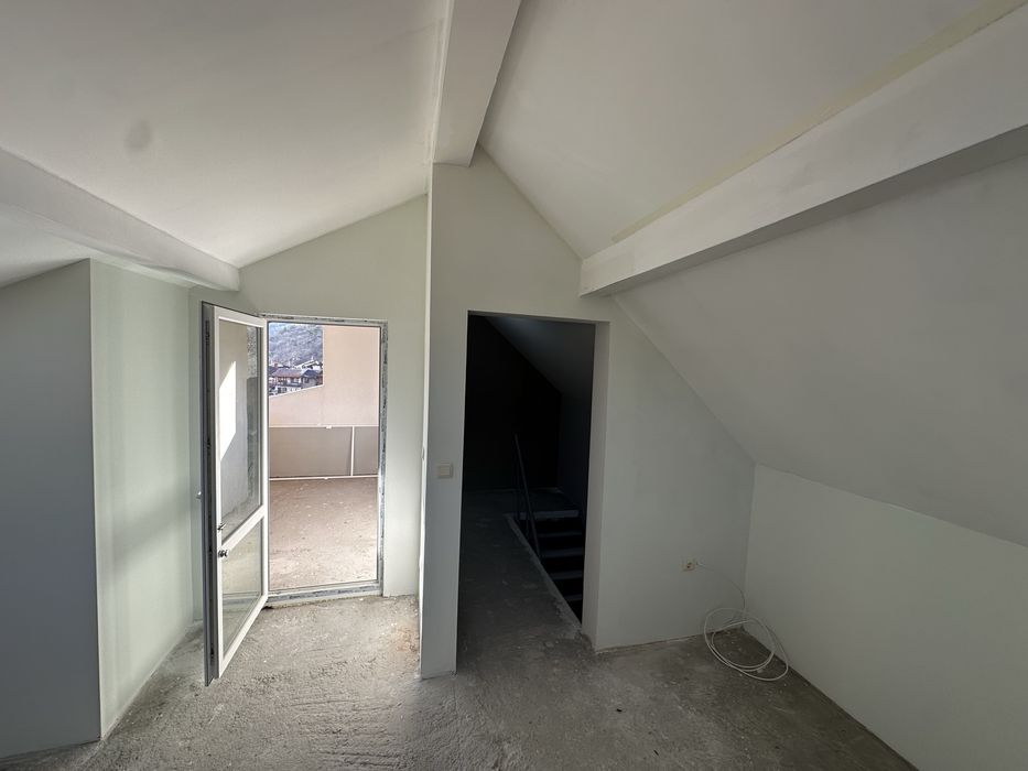 МЕЗОНЕТ 195кв гр.Дупница център, затворен комплекс+парко място