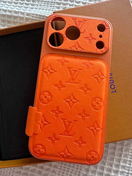 Husă tip LV pentru iPhone 17 Pro Max – Portocalie