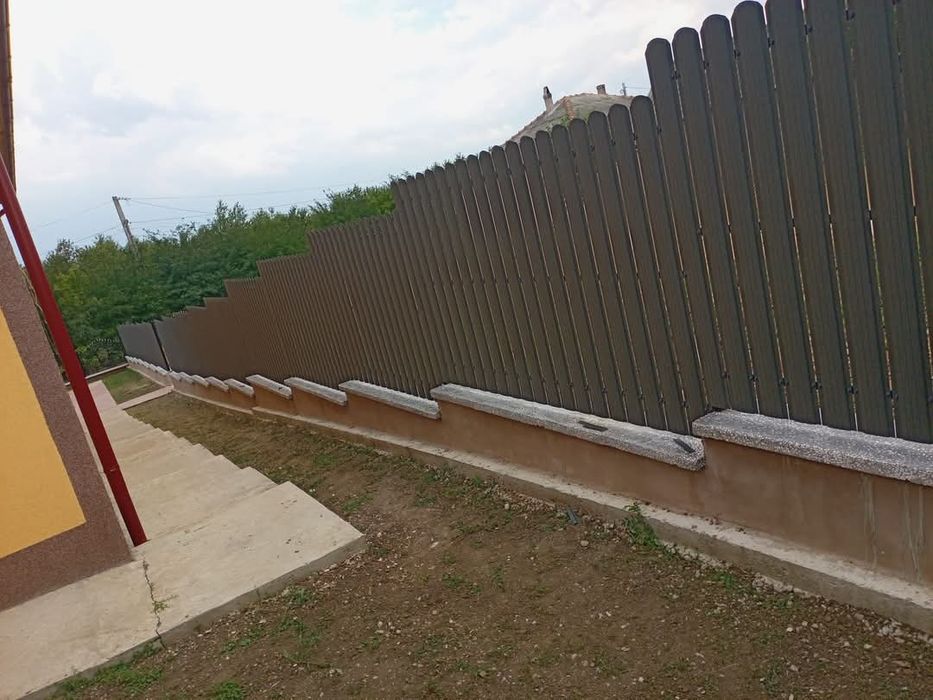 Construim garduri din panouri tip jaluzea, sipca metalica, tabla cutata, plasa bordurata