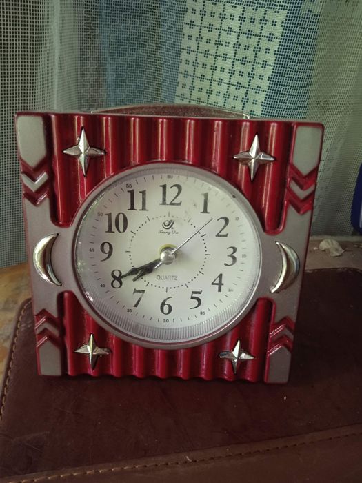 Часы в стиле ретро ,рабочие