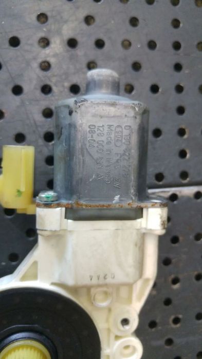 Motoras macara dreapta spate dodge caliber 0130822278 128000681a