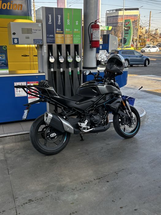 Motocicleta CF Moto 450 NK 2024