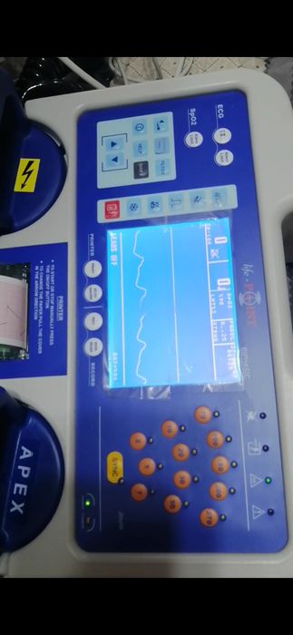 Defibrilator bifazic cu monitor, necesita scimbarea chopper-lui