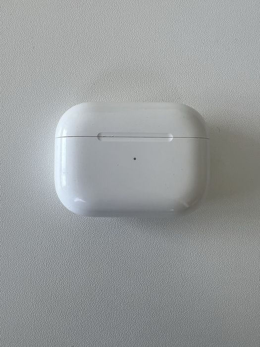 Apple Airpods Pro 1st gen with Magsafe 2021 A2190 с нови medium size тапи