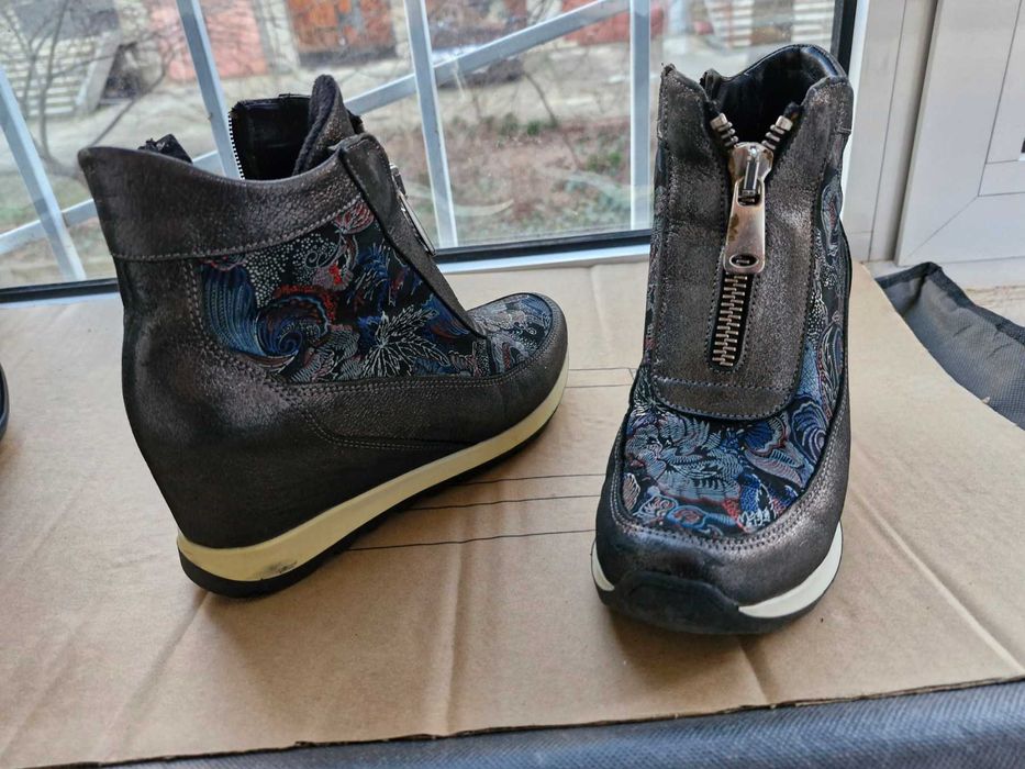 Стилни дамски боти от естествена кожа  – размер 36