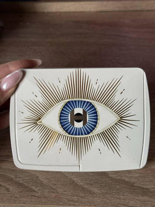 Палетка Hourglass evil eye