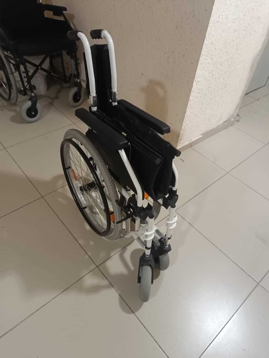 Продам инвалидное кресло
