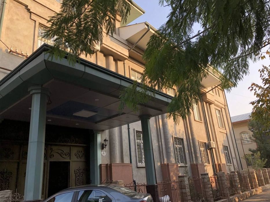 Продается Охунбобоев 7,5 сотих Угловой 9 та хона Целий падвол