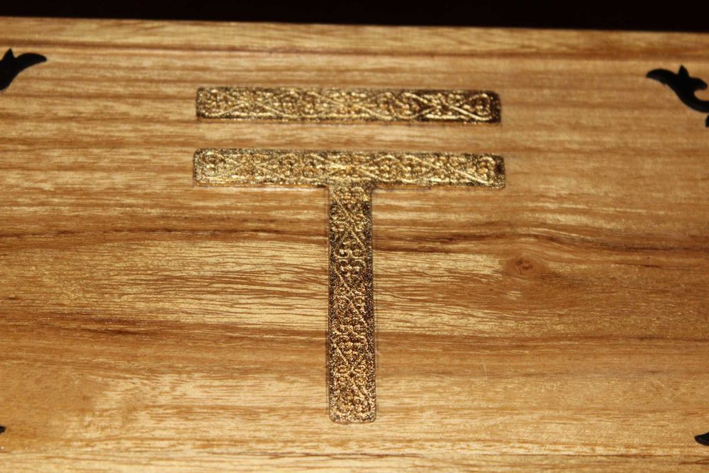 Шкатулка для хранения денег (купюрница)