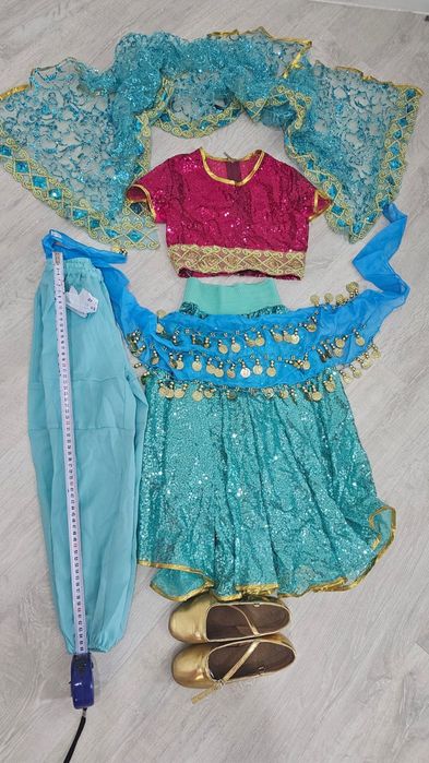 Продам индийский костюм на 7-8 лет