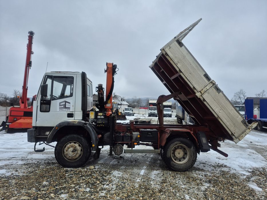Camion Iveco Eurocargo 4x4 basculabil cu macara