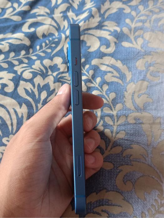 Продаю Iphone 13