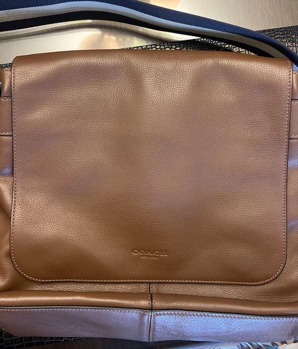 Geantă bărbați Coach nouă, originală, dimensiuni 33cm x 30cm.